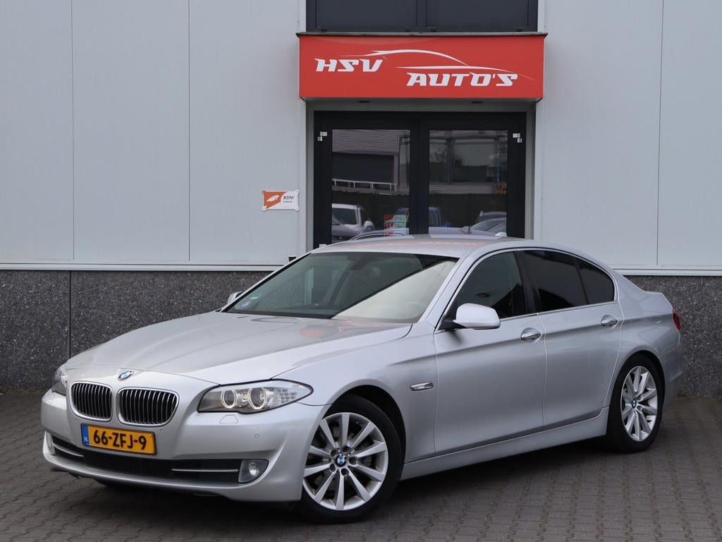 BMW 5-serie 520i High Executive navi LEER automaat org NL, Auto's, Automaat, Euro 5, Gebruikt, 4 cilinders