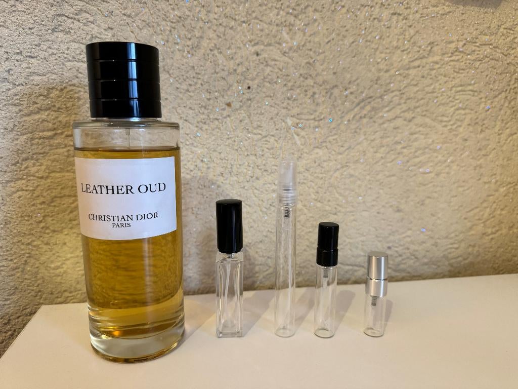 Leather Oud (vintage) decant sample split parfum, Verzenden