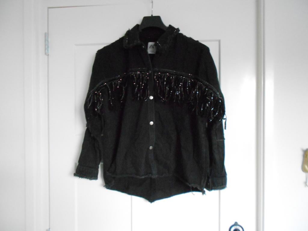 Zara zwart jeans jasje met franje en glitters, maat XS., Kleding | Dames, Jassen | Zomer, Ophalen of Verzenden, Zo goed als nieuw