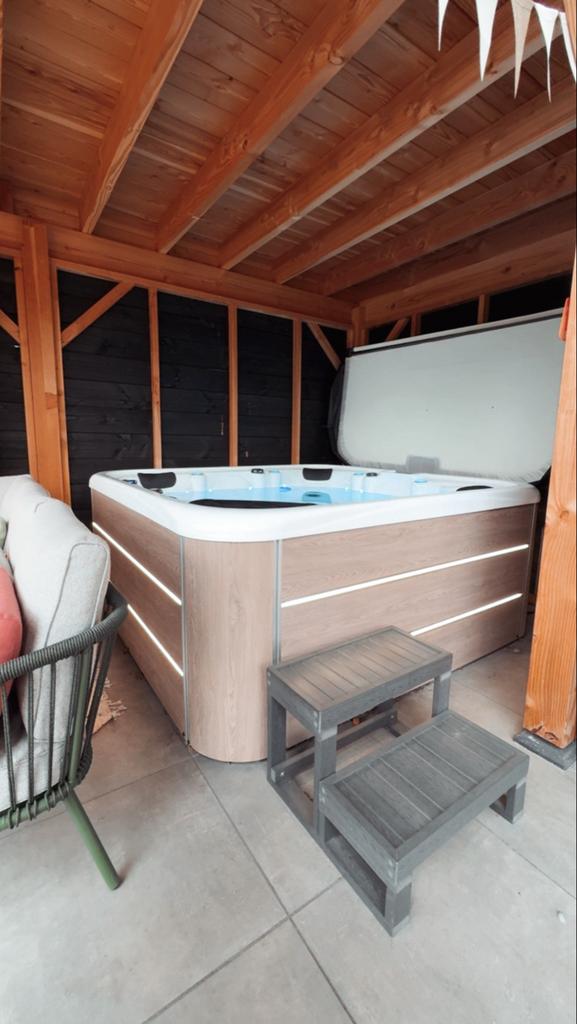 Zgan Jacuzzi/bubbelbad Tropic SPA voor 5 personen, Ophalen of Verzenden, Zo goed als nieuw, Trap, Vast