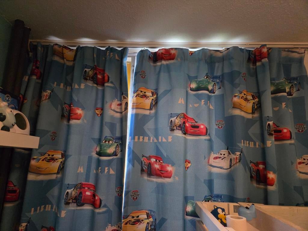 Cars gordijn - Zeer goede staat!, Kinderkamer, Cars, Disney, 100 tot 150 cm, Blauw, Ophalen of Verzenden