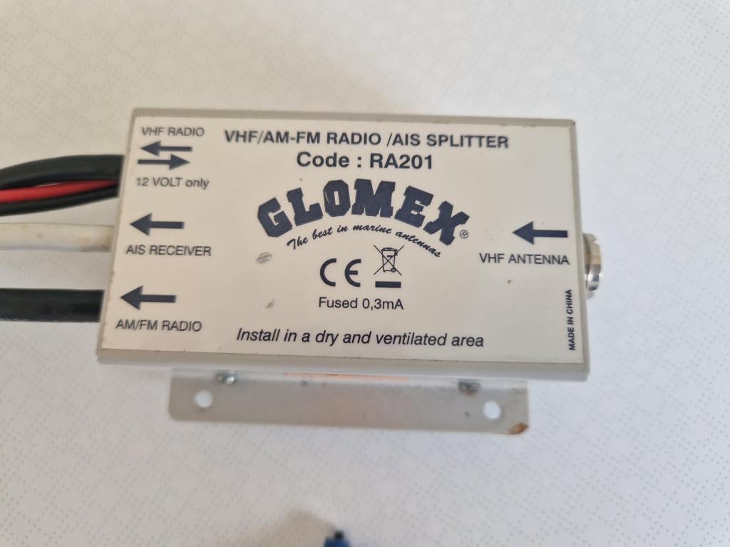 Glomex Antennesplitser RA201 voor VHF/AM-FM RADIO / AIS, Ophalen of Verzenden, Zo goed als nieuw, Communicatie