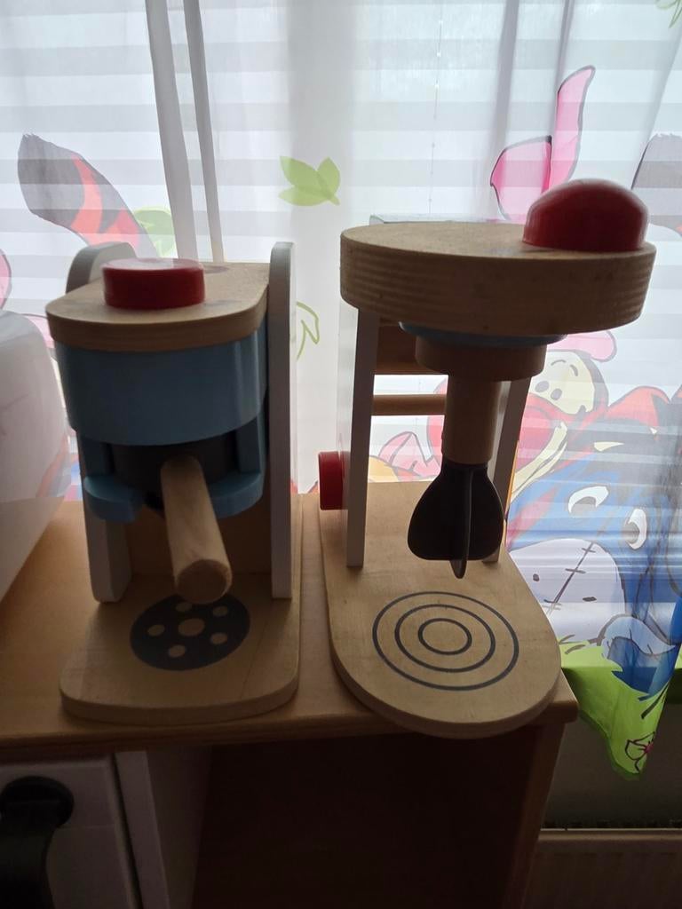 Houten speelgoed: koffiezetapparaat, mixer en weegschaal, Kinderen en Baby's, Speelgoed | Houten speelgoed, Ophalen of Verzenden