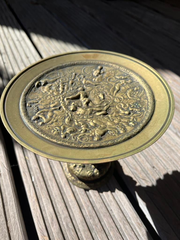 Antieke bronzen kelk met bijbelse/mythologische afbeeldingen, Ophalen of Verzenden