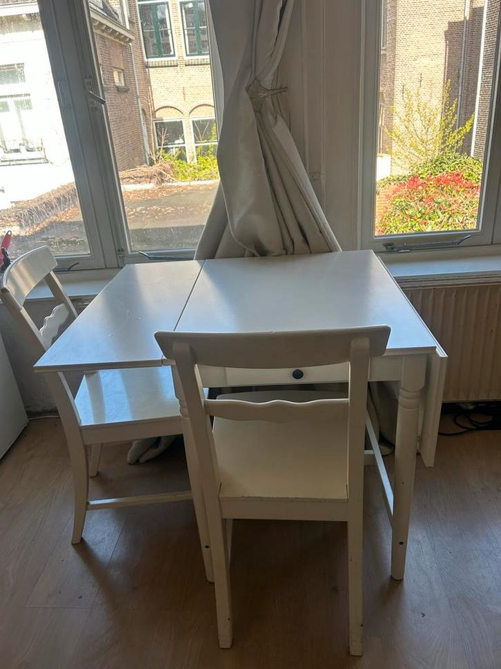 Witte IKEA inklapbare tafel met twee stoelen, Huis en Inrichting, Tafels | Eettafels, Gebruikt, 50 tot 100 cm, 100 tot 150 cm