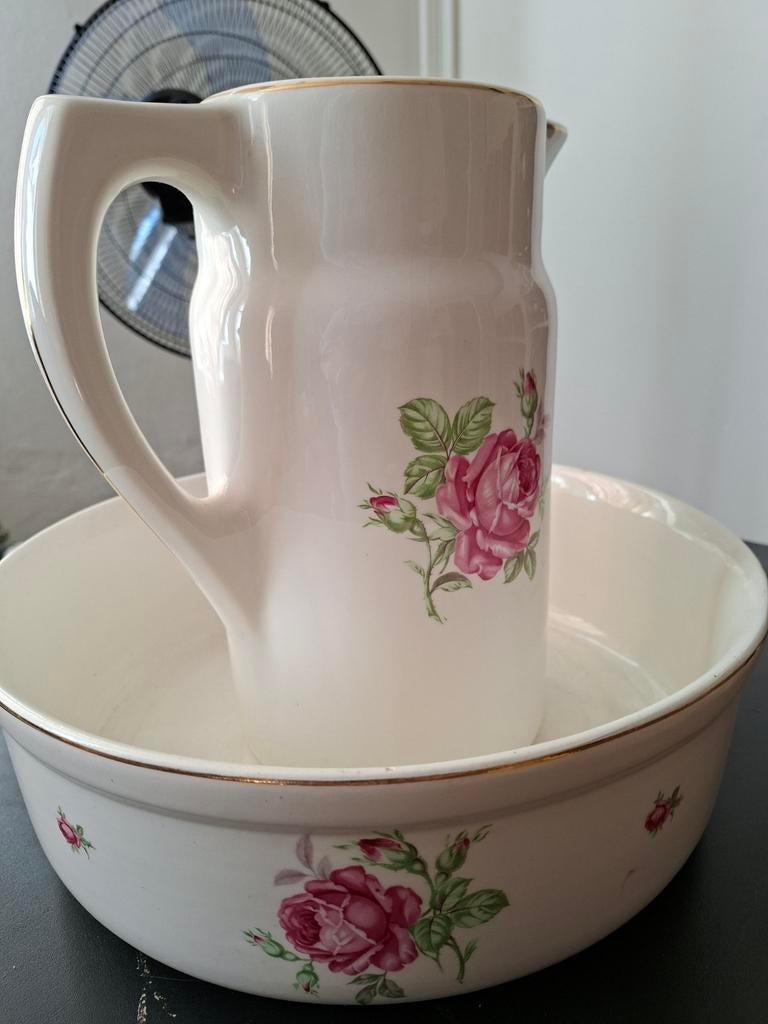 Wit porseleinen waskom en kan met rozen, Antiek en Kunst, Ophalen