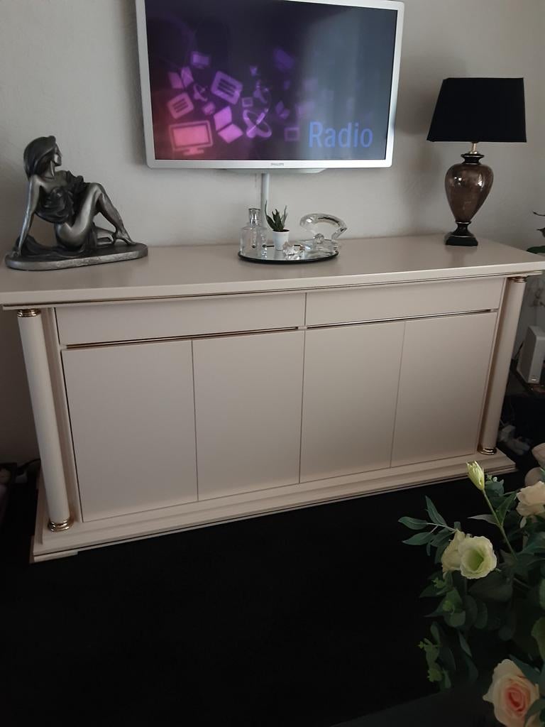 Mooie zandkleurige dressoir en tv kast. De kast en dressoirs, Ophalen, 25 tot 50 cm