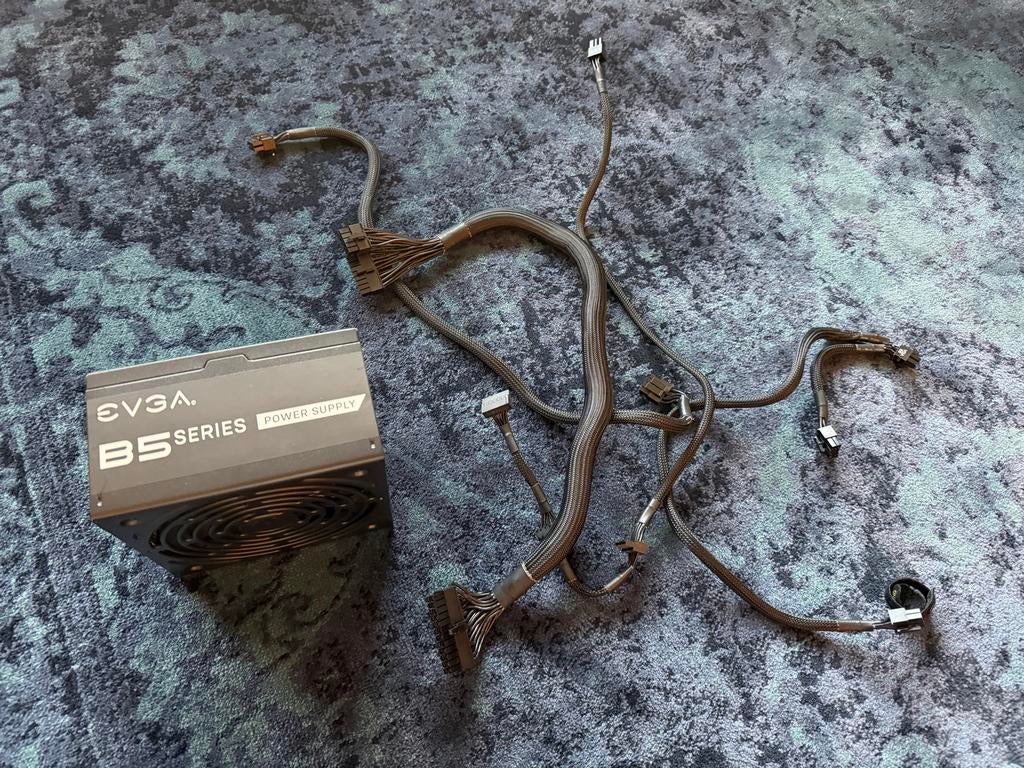 EVGA 750 B5 Voeding - 750W 80 Plus Bronze Modulair, Computers en Software, Interne voedingen, Ophalen of Verzenden, Gebruikt
