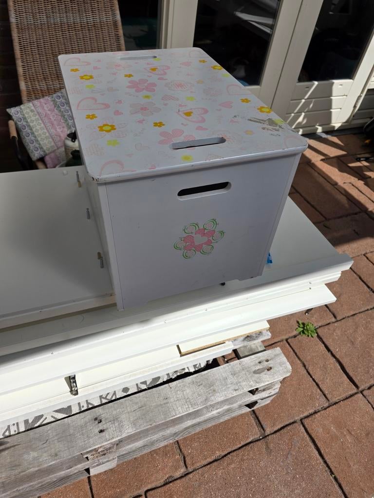 Baby kistje en gedemonteerde IKEA kast, Gebruikt, Kast, 50 tot 70 cm, 105 cm of meer