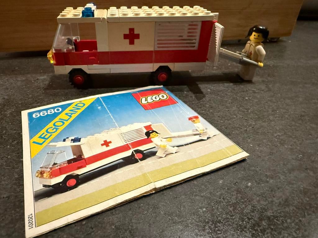 Lego vintage ambulance 6680 (1981), Ophalen of Verzenden, Zo goed als nieuw