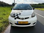 Toyota Aygo 1.0-12V Now 5 deurs De auto is goed onderhouden, Euro 5, Stof, Gebruikt, Zwart