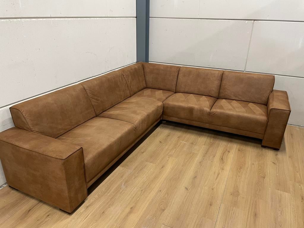 Mooie luxe suede cognac bruine hoekbank - GEREINIGD!!!, Huis en Inrichting, Banken | Bankstellen, Ophalen, 250 tot 300 cm, Luxe