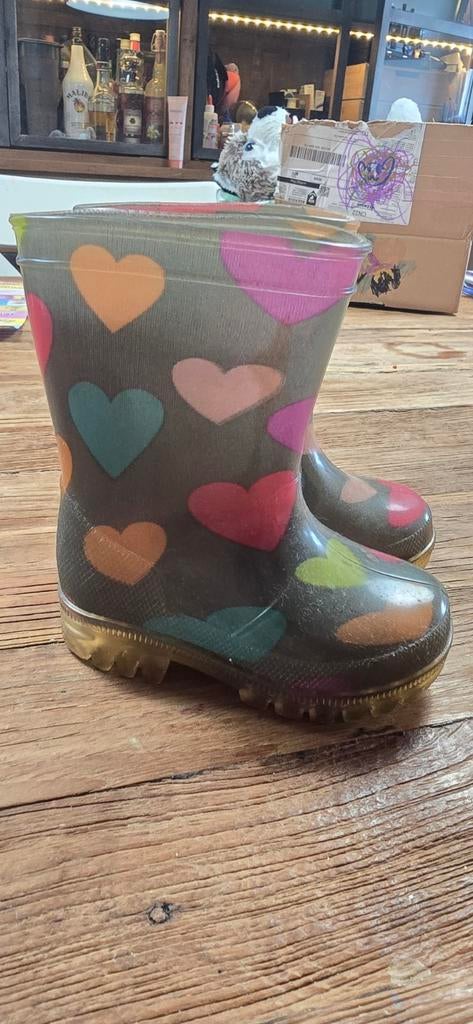 Kinder regenlaarzen met hartjes 2 euro, Kinderen en Baby's, Gebruikt, Meisje, Ophalen of Verzenden, Laarzen