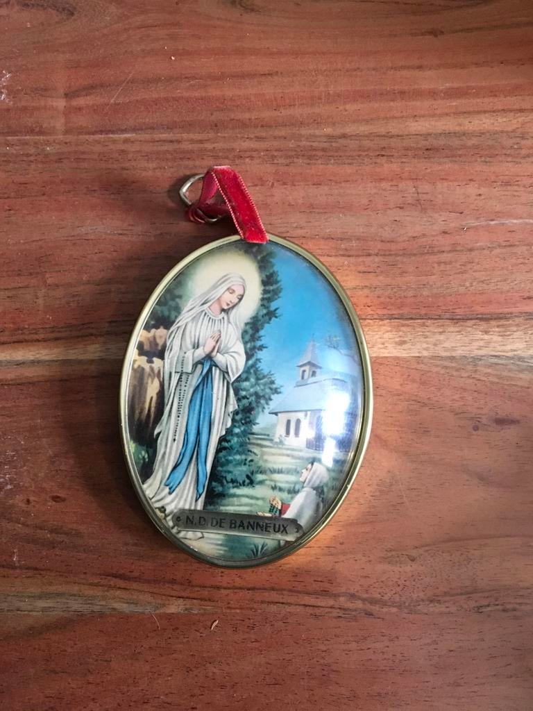 Vintage Medaillon N.D. de Banneux - Maria met rozenkrans, Ophalen of Verzenden