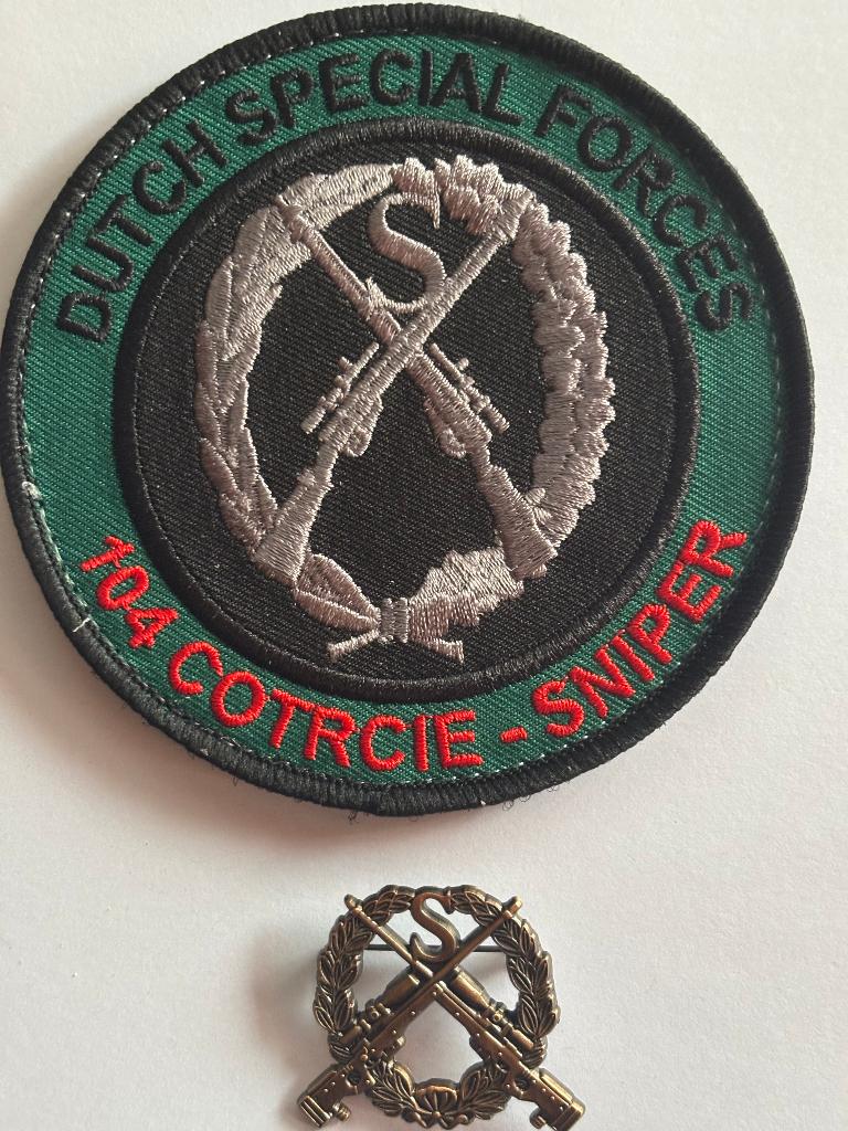 KCT sniper badge COTR CIE 104 & sniper speld, Verzamelen, Verzenden, Landmacht, Nederland, Kleding of Schoenen