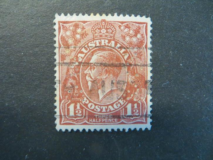 A12822: Australia GV 1 1/2 d W5 perfin, Postzegels en Munten, Postzegels | Oceanië, Ophalen of Verzenden