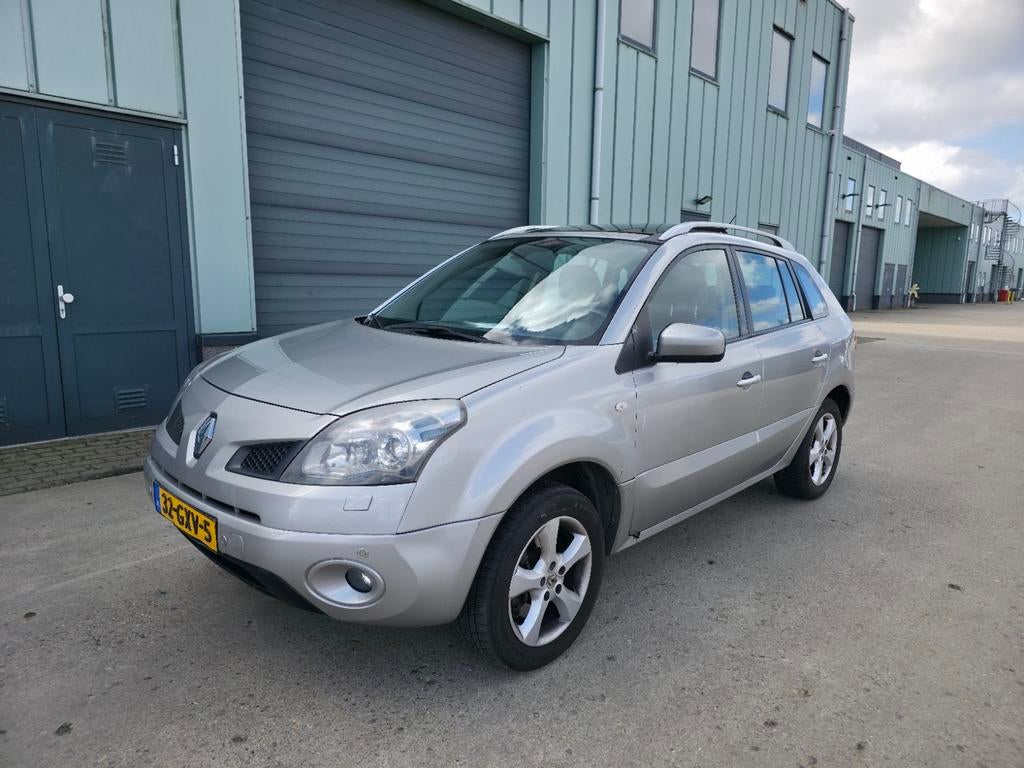 Renault Koleos 2.5 / Nieuwe APK / Pano / Bose Audio / Navi, Auto's, Renault, Voorwielaandrijving, Zwart, 4 cilinders, 2000 kg