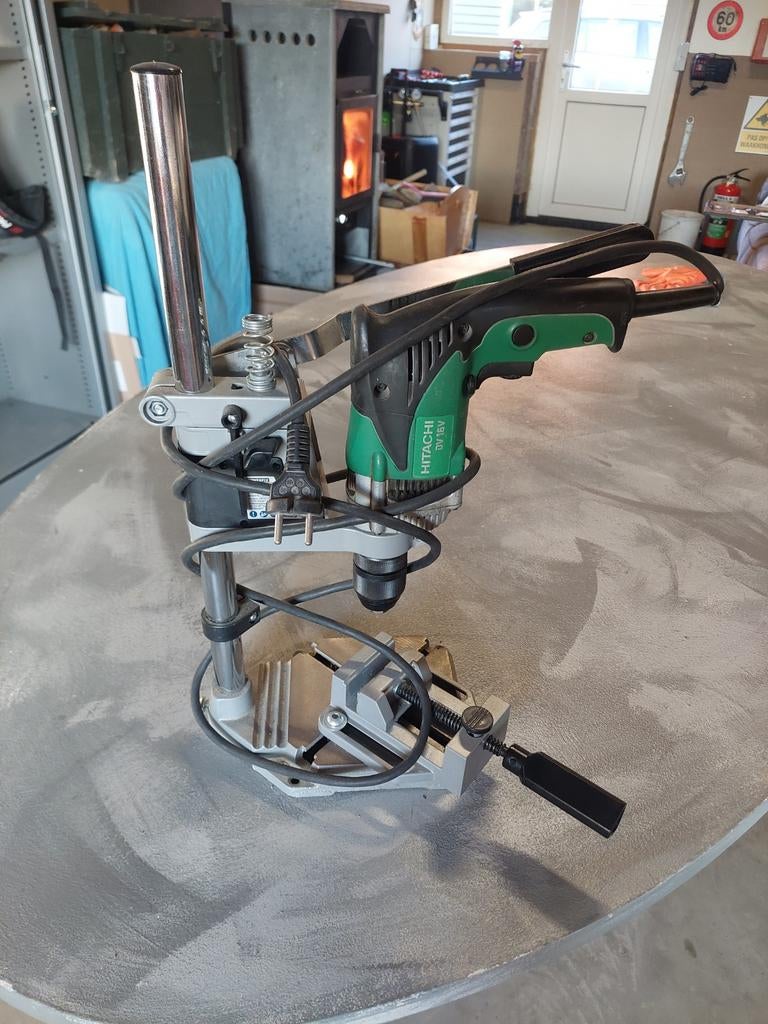 Hitachi impact drill met boorstandaard, Ophalen of Verzenden, Zo goed als nieuw, 400 tot 600 watt, Kolomboormachine