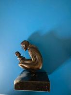 Sculptuur “moeder en kind”, Ophalen, Brons