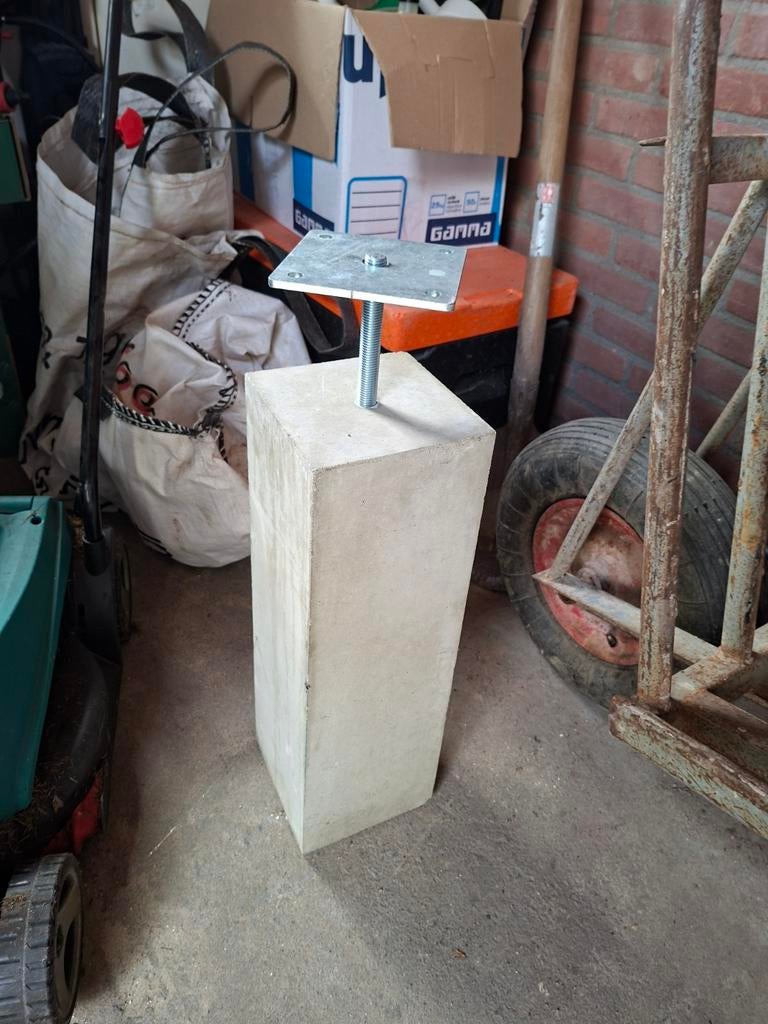 Betonnen poer met verstelbare plaat, Ophalen