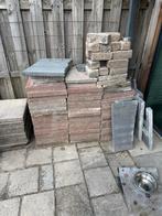 Gratis grijze/rode tegels + klinkers (17m2), Gebruikt, Ophalen of Verzenden, 10 m² of meer, Beton