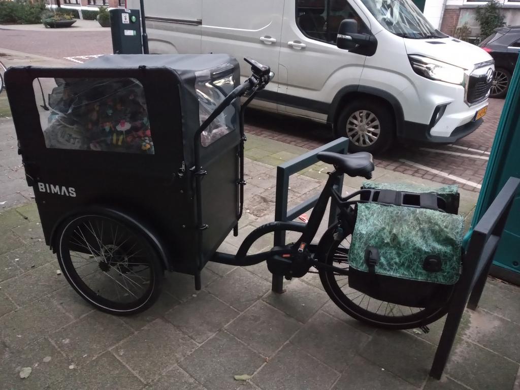 Bimas Elektrische Bakfiets met Huif en Fietstassen, Gebruikt, Huif, 2 kinderen, Schijfrem