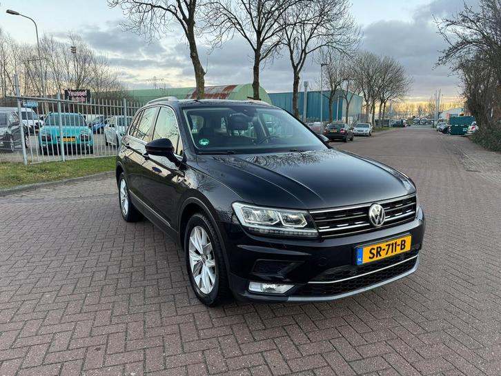 Volkswagen Tiguan 2.0 TDI Highline automaat prijs ex bpm, Auto's, Volkswagen, Bedrijf, Te koop, Tiguan, 360° camera, ABS, Achteruitrijcamera