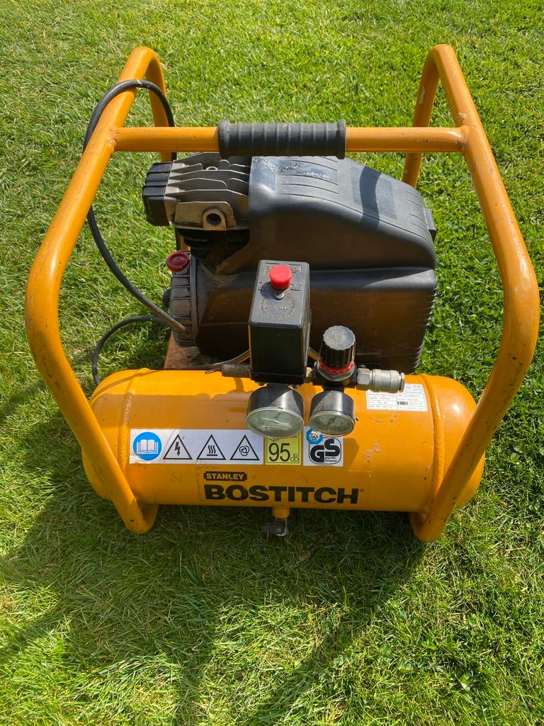 Bostitch Stanley Compressor - Compact en Mobiel, Doe-het-zelf en Verbouw, Compressors, Ophalen, Gebruikt, 10 bar of meer, Minder dan 200 liter/min