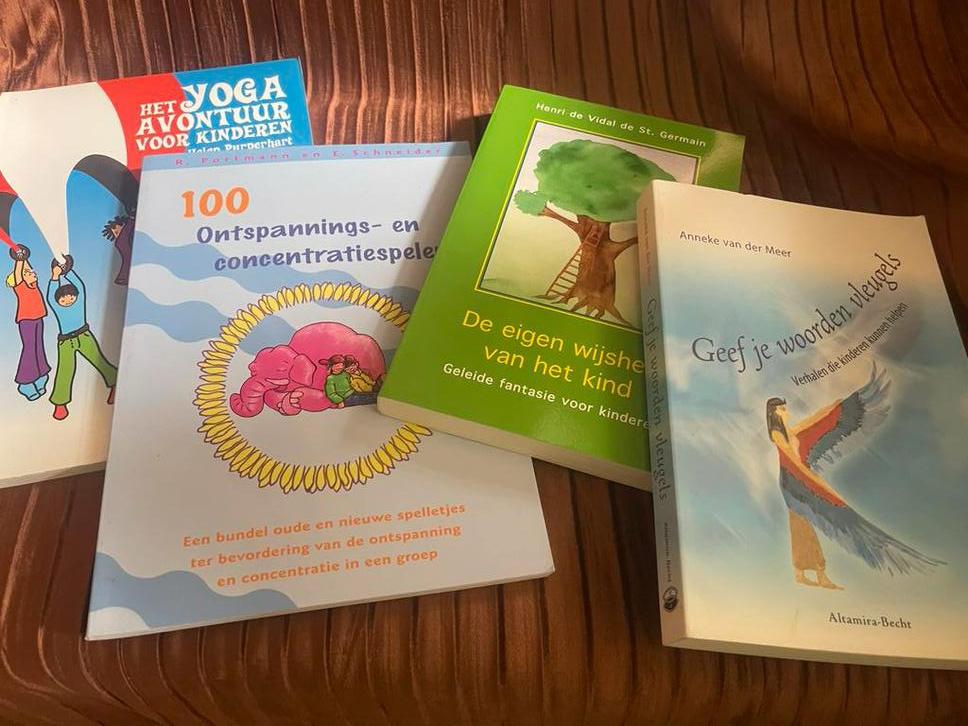 4 boeken over yoga, ontspanning en meditatie voor kinderen, Ophalen of Verzenden, Zo goed als nieuw, Non-fictie