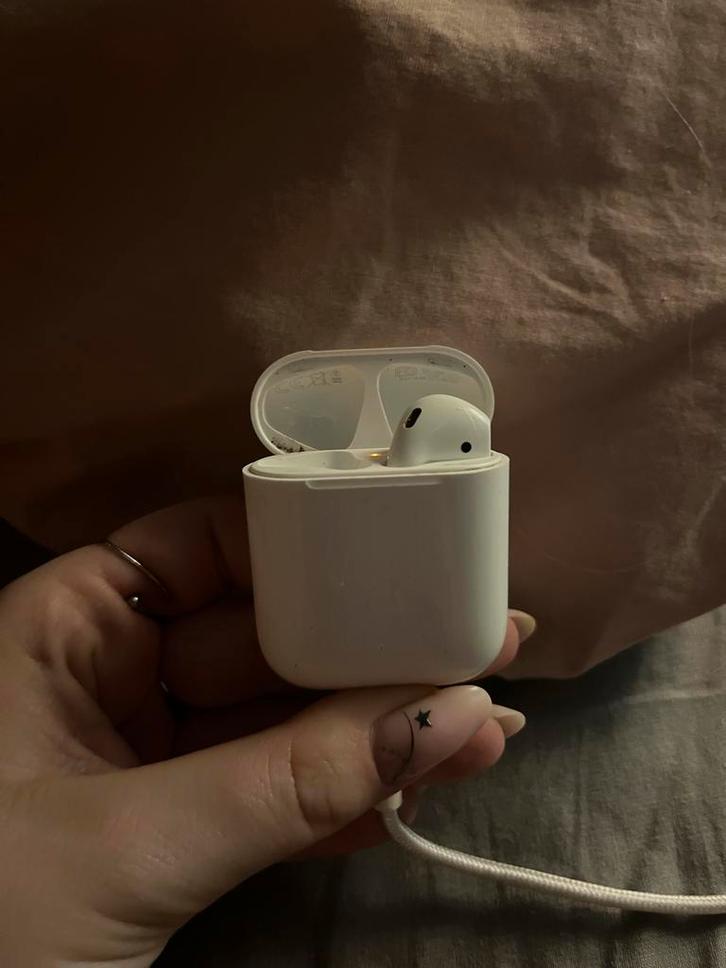 AirPods doosje met rechter AirPod (1e generatie), Audio, Tv en Foto, Koptelefoons, Gebruikt, Overige merken, Draadloos, Ophalen of Verzenden