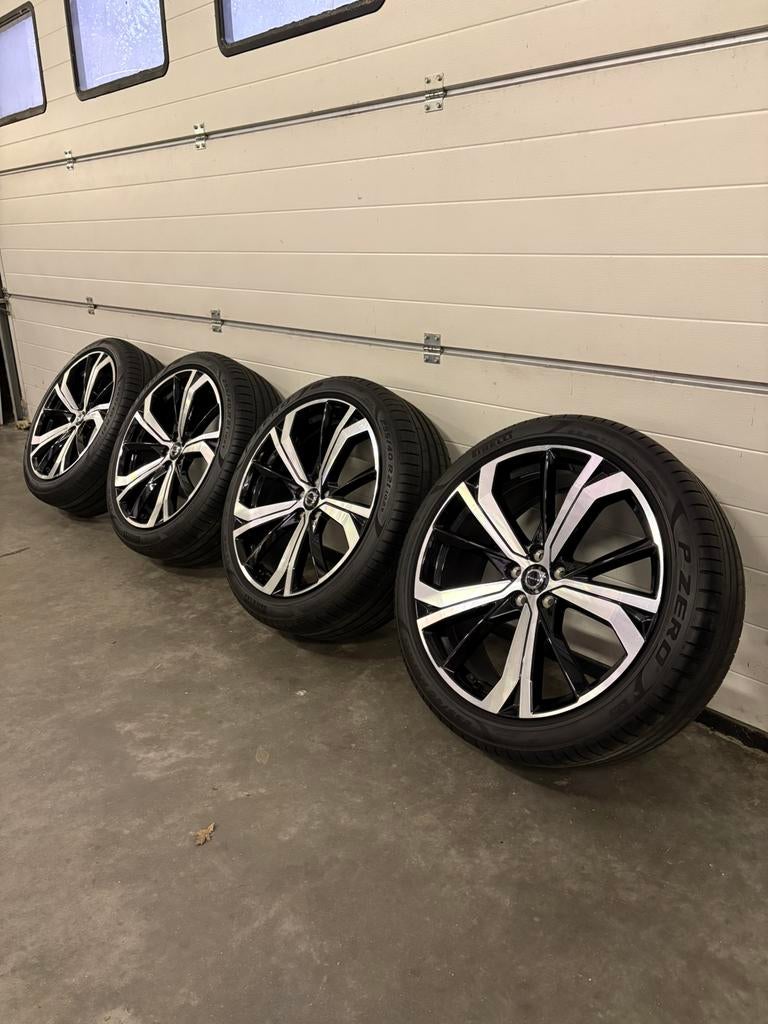 Volvo XC60 21 inch R-design schadevrij Pirelli zomerbanden, Auto-onderdelen, Banden en Velgen, Ophalen, Gebruikt, 255 mm, Velg(en)