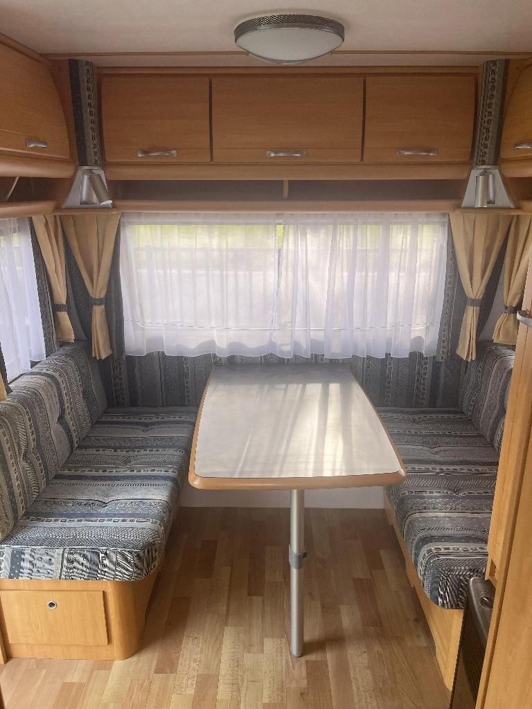 Mooie LMC 490 Enkele bedden plus mover, 2 aparte bedden, Bedrijf, Treinzit, 4 tot 5 meter