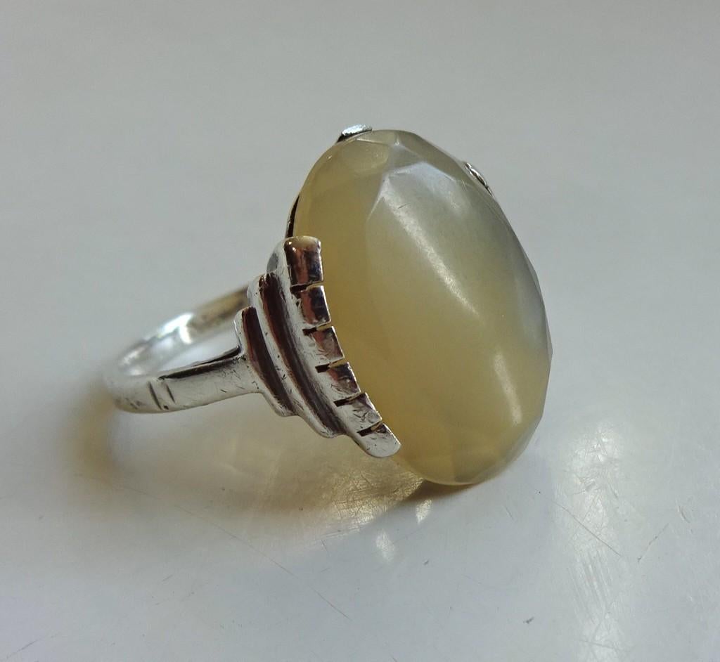 Art Deco zilveren ring: ovaal lichtgeel agaat. ca. 1925, Sieraden, Tassen en Uiterlijk, Antieke sieraden, Ophalen of Verzenden