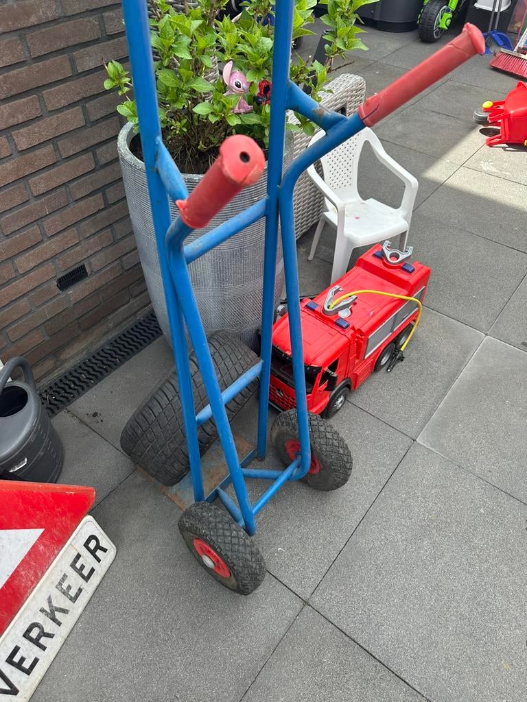 Steekwagen met luchtbanden, Doe-het-zelf en Verbouw, Transportwagens, 60 tot 80 liter, Ophalen, Zo goed als nieuw, Steekwagen