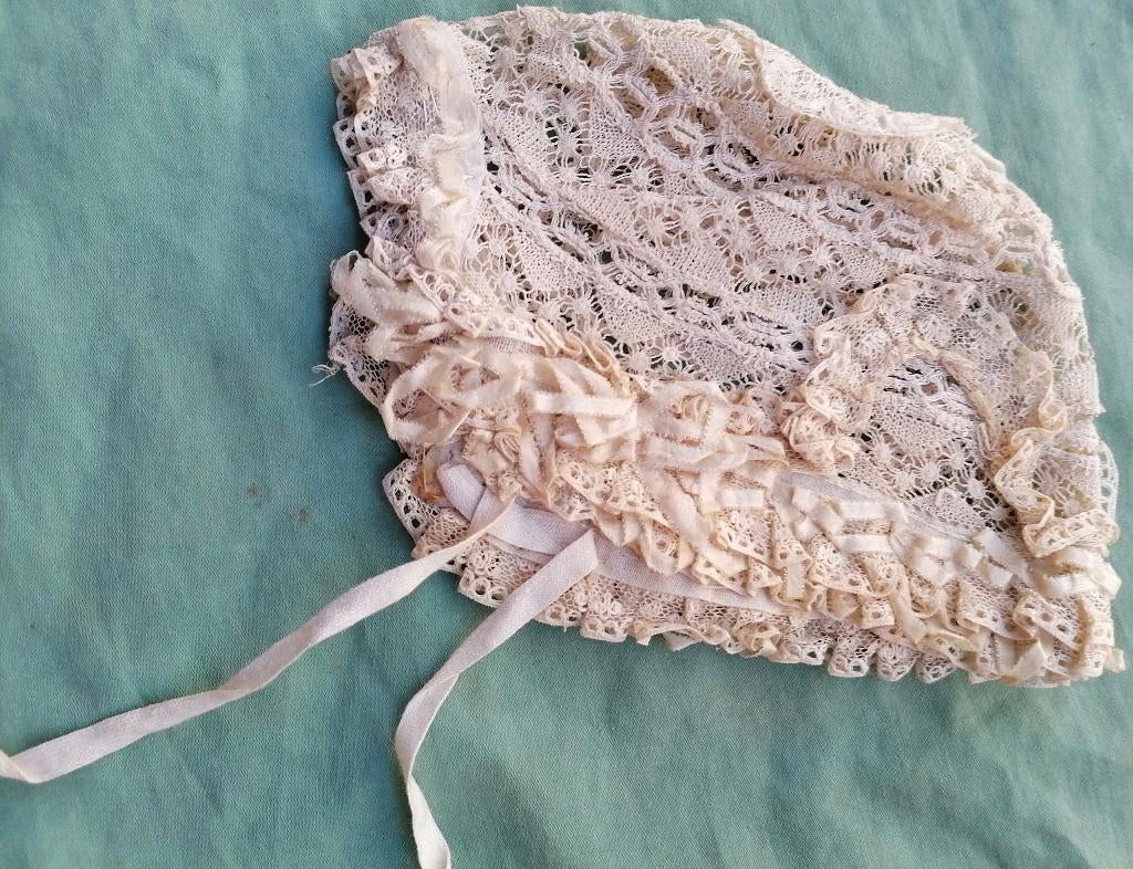 Antiek kanten baby mutsje, Antiek en Kunst, Antiek | Kleding en Accessoires, Ophalen of Verzenden, Kinderen