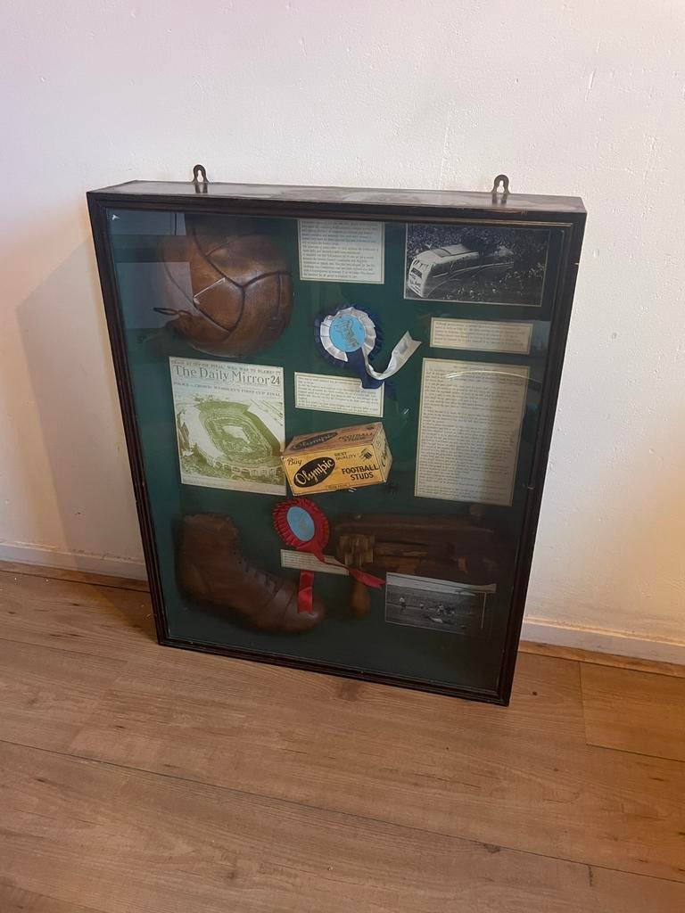 Vintage voetbal vitrine wandkast!, Ophalen