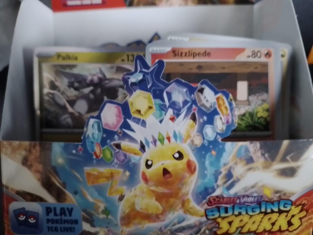 Pokémon Scarlet & Violet Surging Sparks belkaarten, Ophalen