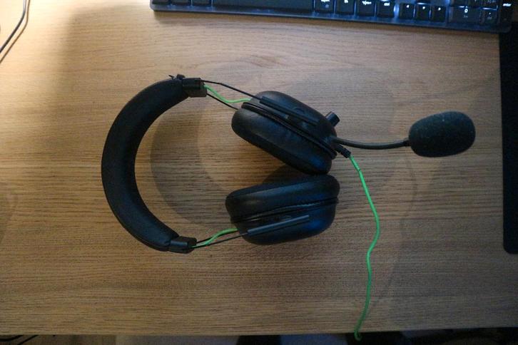 Koptelefoon - Razer BlackShark V2, Computers en Software, Headsets, Gebruikt, Over-ear, Bedraad, Gaming headset, Mute-functie