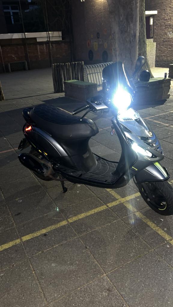 PIAGGIO ZIP 2000 4 TAKT, Fietsen en Brommers, Scooters | Piaggio, Ophalen, Zo goed als nieuw, Benzine, Zip