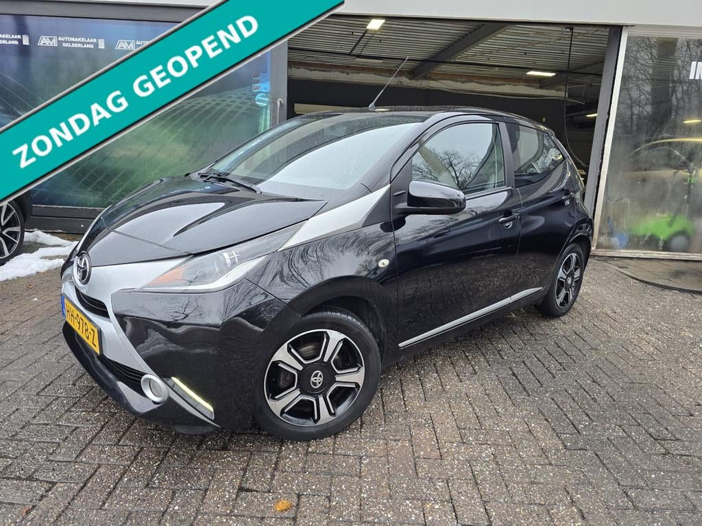 Toyota Aygo 1.0 VVT-i x-clusiv | 2E EIGENAAR | 12MND GARANTI, Auto's, Toyota, Voorwielaandrijving, Stof, Gebruikt, Euro 6