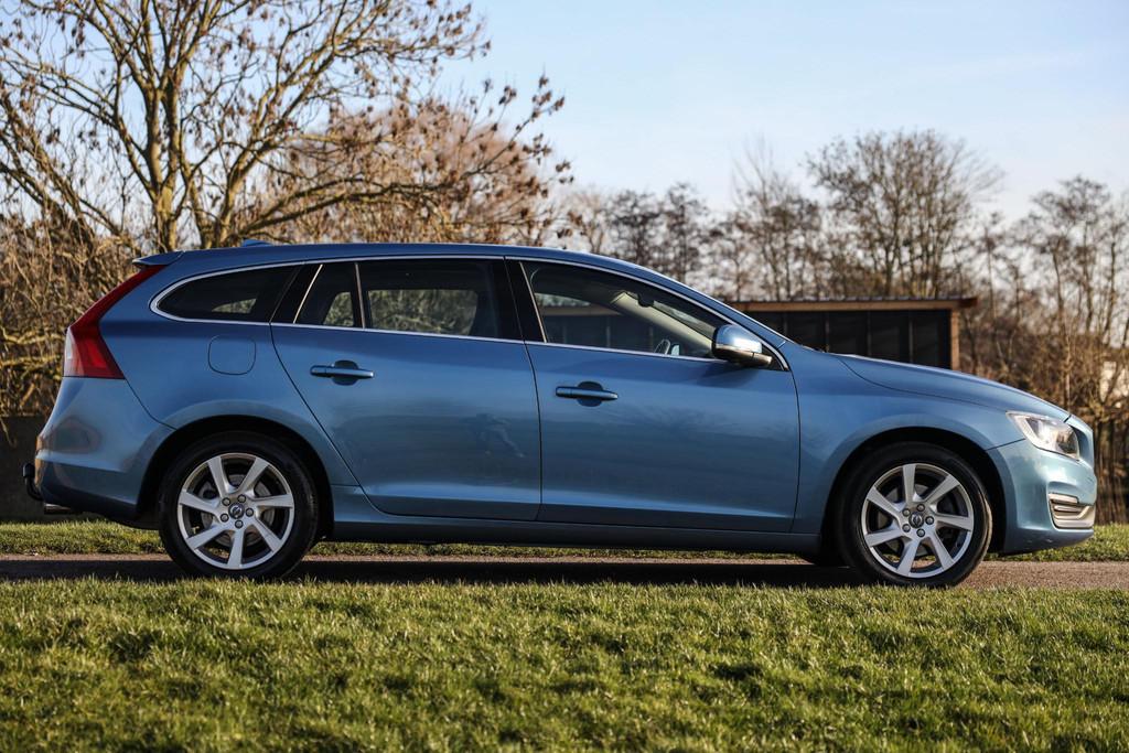 Volvo V60 1.6 T3 Aut6 ✅ Navi ✅ Clima ✅ Trekhaak, Gebruikt, Zwart, 4 cilinders, 150 pk