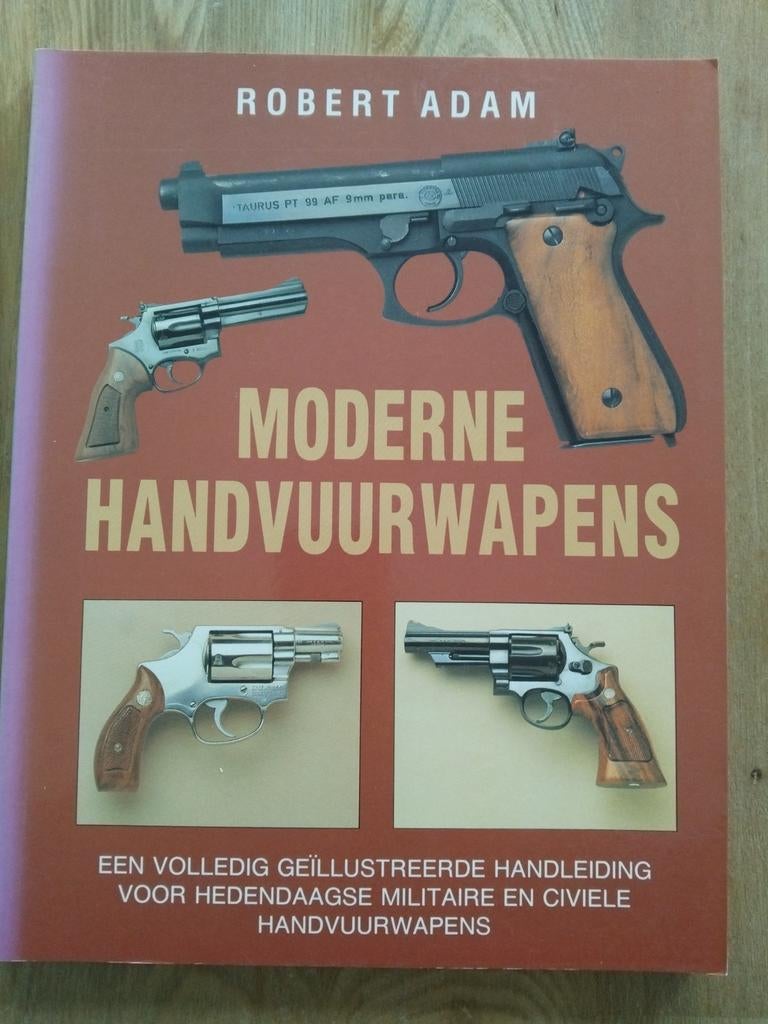 Moderne Handvuurwapens - Robert Adam, Boeken, Gelezen, Robert Adam, Ophalen of Verzenden, 1945 tot heden