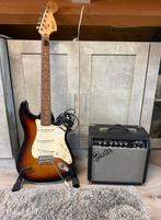 Squier Strat Elektrische Gitaar + Versterker & Standaard, Muziek en Instrumenten, Snaarinstrumenten | Gitaren | Elektrisch, Ophalen