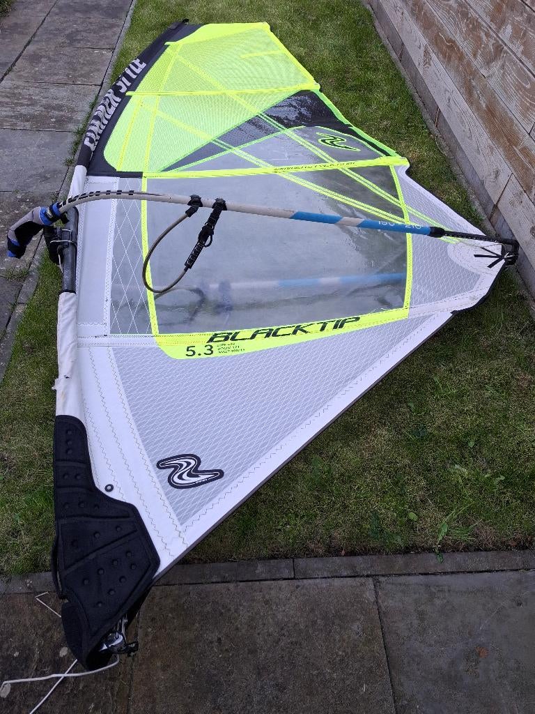 Diverse windsurf o.a. Blacktip, CAAS masten, vinnen, boardje, Watersport en Boten, Windsurfen, Ophalen, Gebruikt, Met draagtas