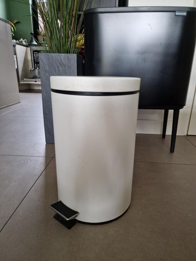 Prullenbak met deksel en pedaal, Kunststof, 50 tot 75 cm, Ophalen of Verzenden, Zo goed als nieuw
