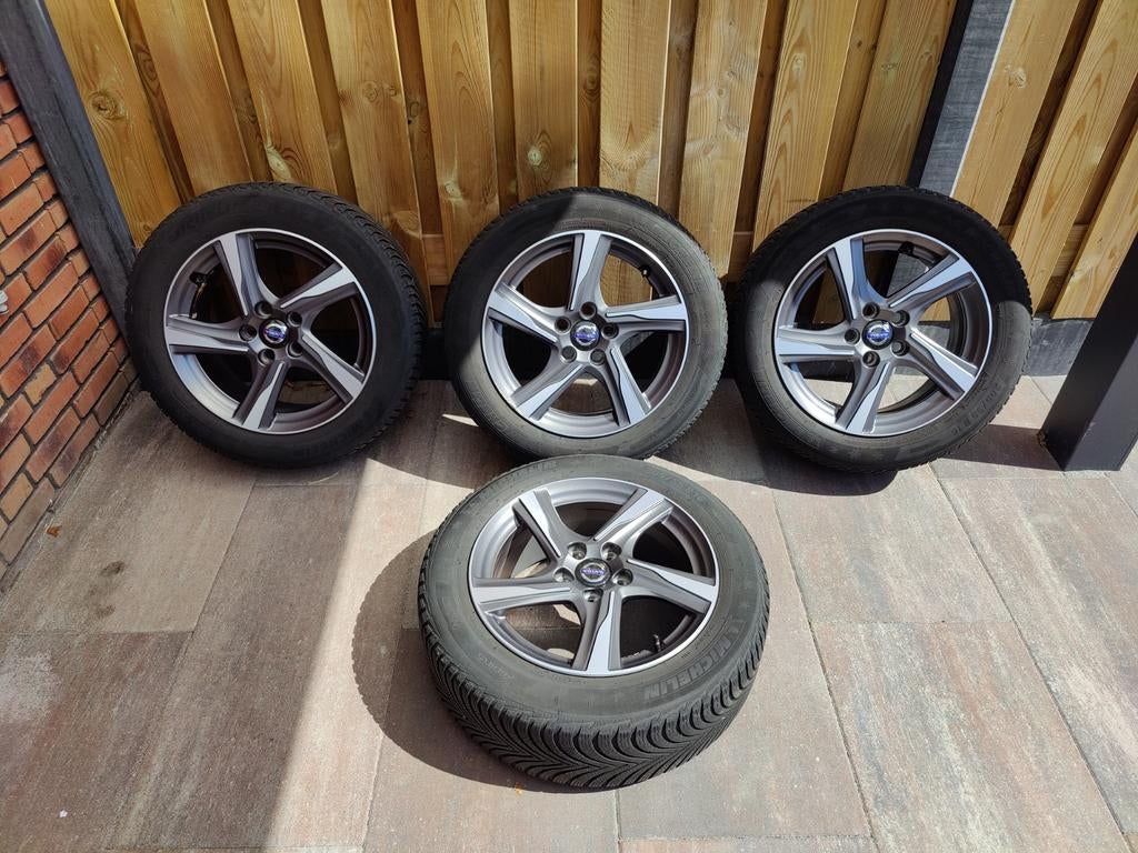 Volvo 17 inch velgen met Michelin winterbanden, Ophalen