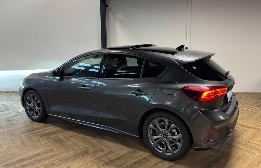Ford Focus 1.0 EcoBoost Hybrid ST Line X PANO KEYLESS CAM, Gebruikt, Zwart, Leder en Stof, Bedrijf