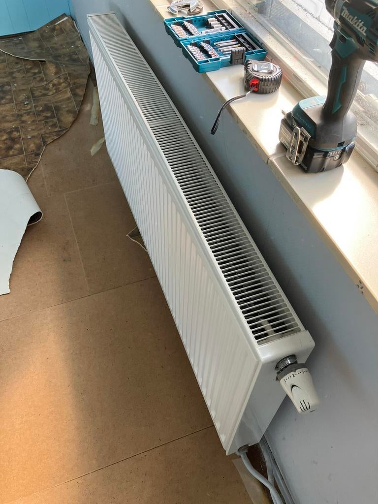 Radiator 140 x 60 x 10 cm, Doe-het-zelf en Verbouw, Verwarming en Radiatoren, Ophalen, 30 tot 80 cm, Radiator, Zo goed als nieuw