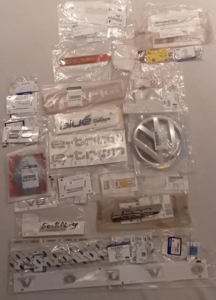 Diverse auto-emblemen en logo's - Nieuw in verpakking, Ophalen of Verzenden