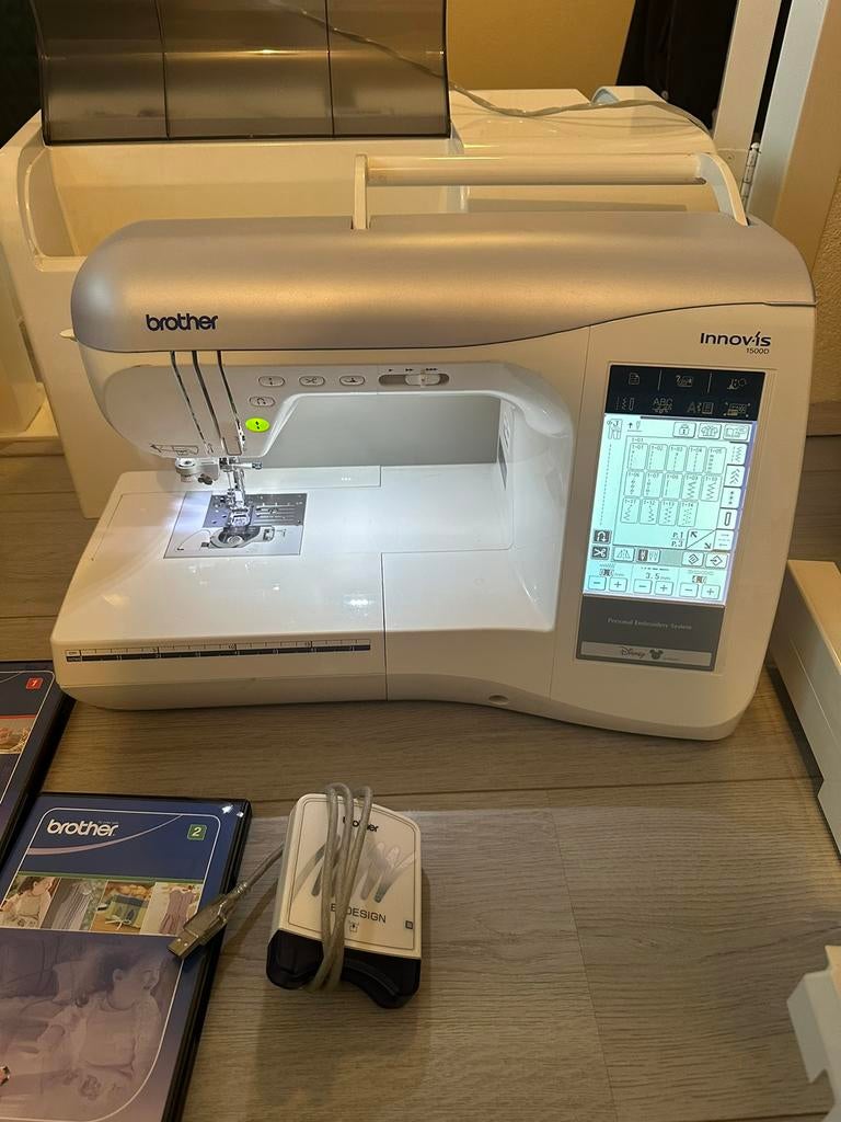 Brother naai/borduur machine compleet! 1500 disney, Hobby en Vrije tijd, Ophalen of Verzenden, Zo goed als nieuw, Naaimachine